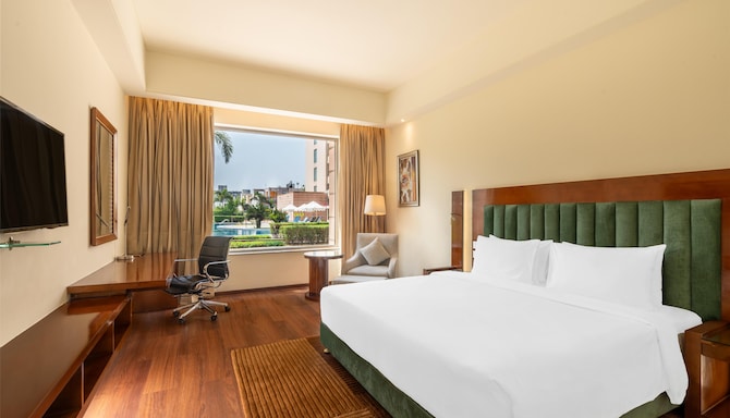 Radisson Blu Hotel, Rudrapur - Superior Bedroom