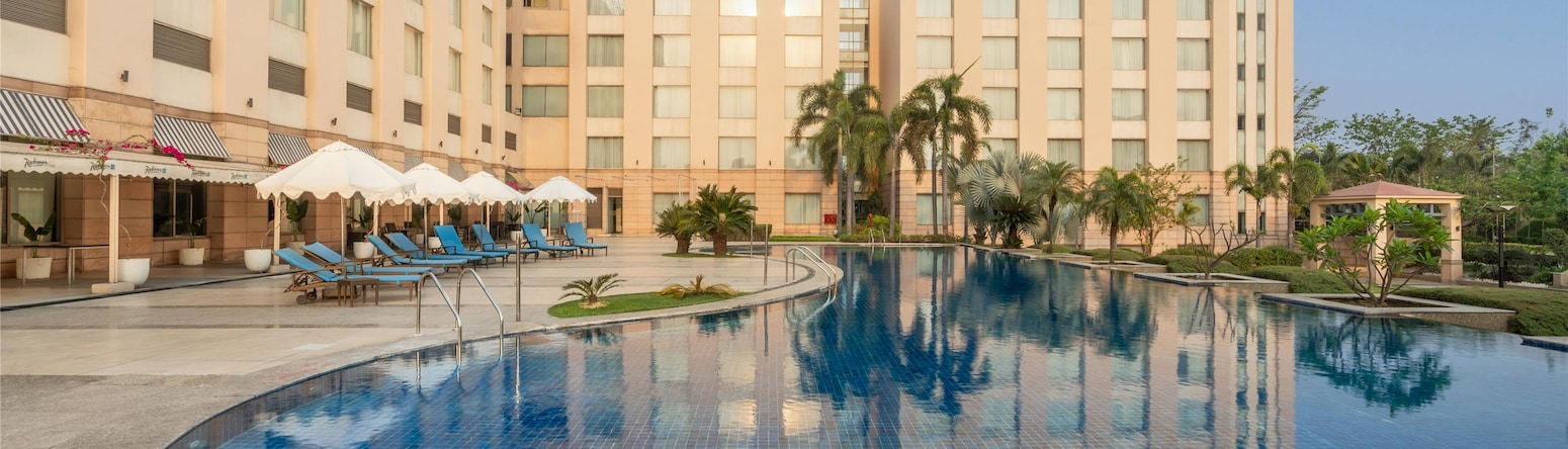 Radisson Blu Hotel, Rudrapur - Swimming Pool