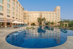 Radisson Blu Hotel, Rudrapur - Swimming Pool