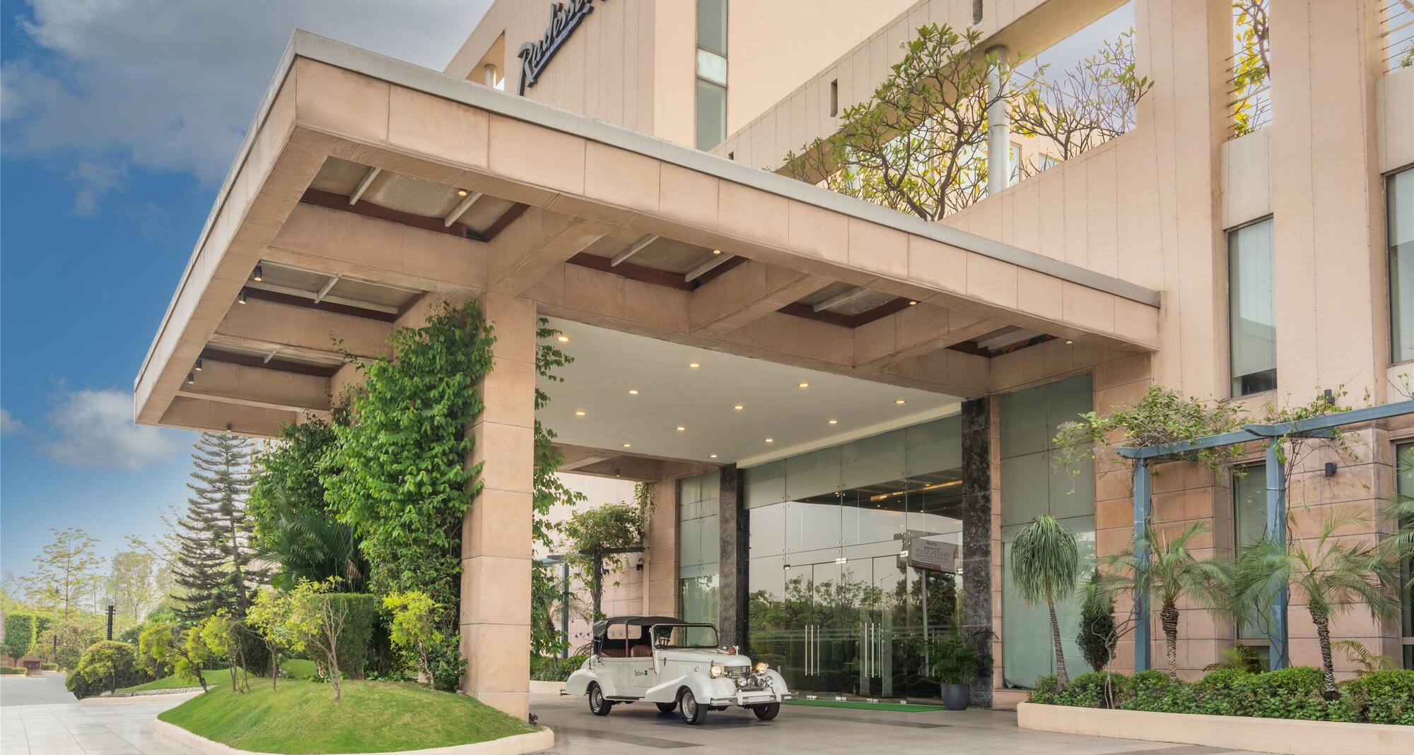 Radisson Blu Hotel, Rudrapur - Portico