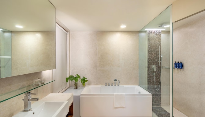 Radisson Blu Hotel, Rudrapur - Prez Suite Bathroom