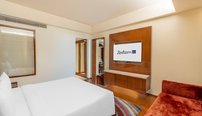 Radisson Blu Hotel, Rudrapur - Suite Bedroom Reverse