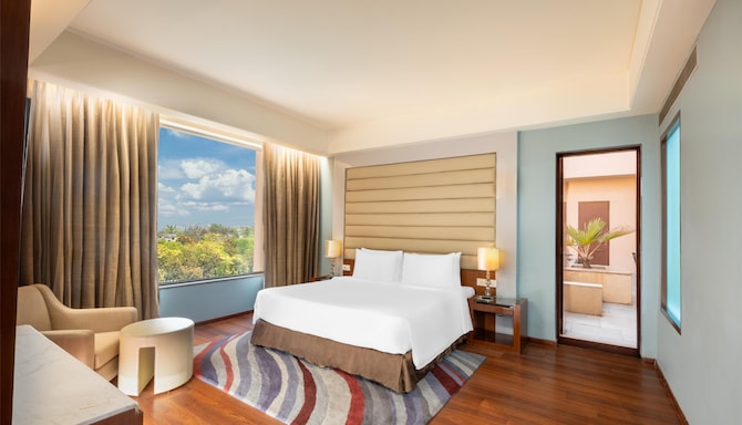 Radisson Blu Hotel, Rudrapur - Prez Suite Bedroom