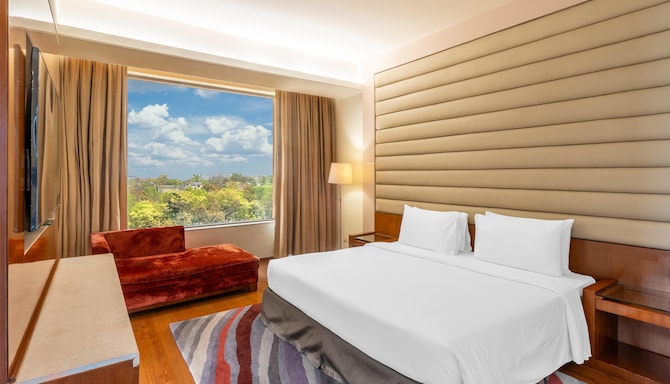 Radisson Blu Hotel, Rudrapur - Suite Bedroom View Out