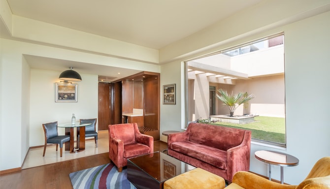 Radisson Blu Hotel, Rudrapur - Suite Living Area