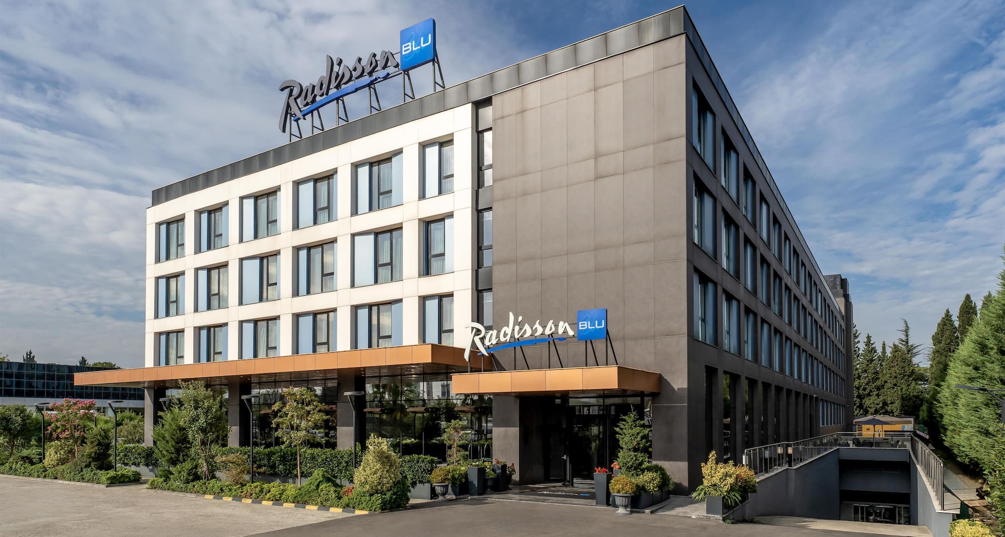 Radisson Blu Hotel, Sakarya - Facade and parking entrance
