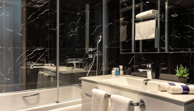 Radisson Blu Hotel, Sakarya - Guest room bathroom
