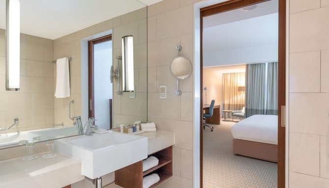 Radisson Blu Hotel Sandton, Johannesburg - 客房浴室