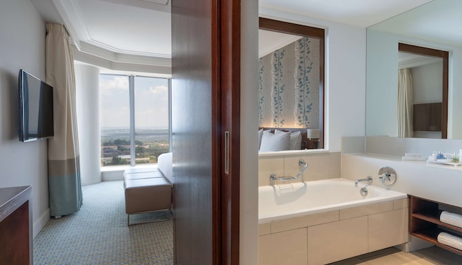 Radisson Blu Hotel Sandton, Johannesburg - 客房浴室