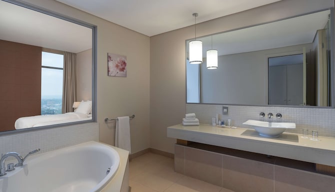 Radisson Blu Hotel Sandton, Johannesburg - 客房浴室