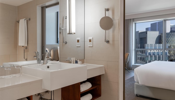 Radisson Blu Hotel Sandton, Johannesburg - 客房浴室