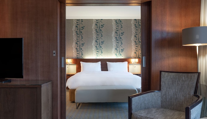 Radisson Blu Hotel Sandton, Johannesburg - One Bedroom Suite (Premium Suite Lounge Access)