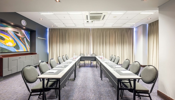 Radisson Blu Hotel Sandton, Johannesburg - Salle de réunion Maude, disposition en U