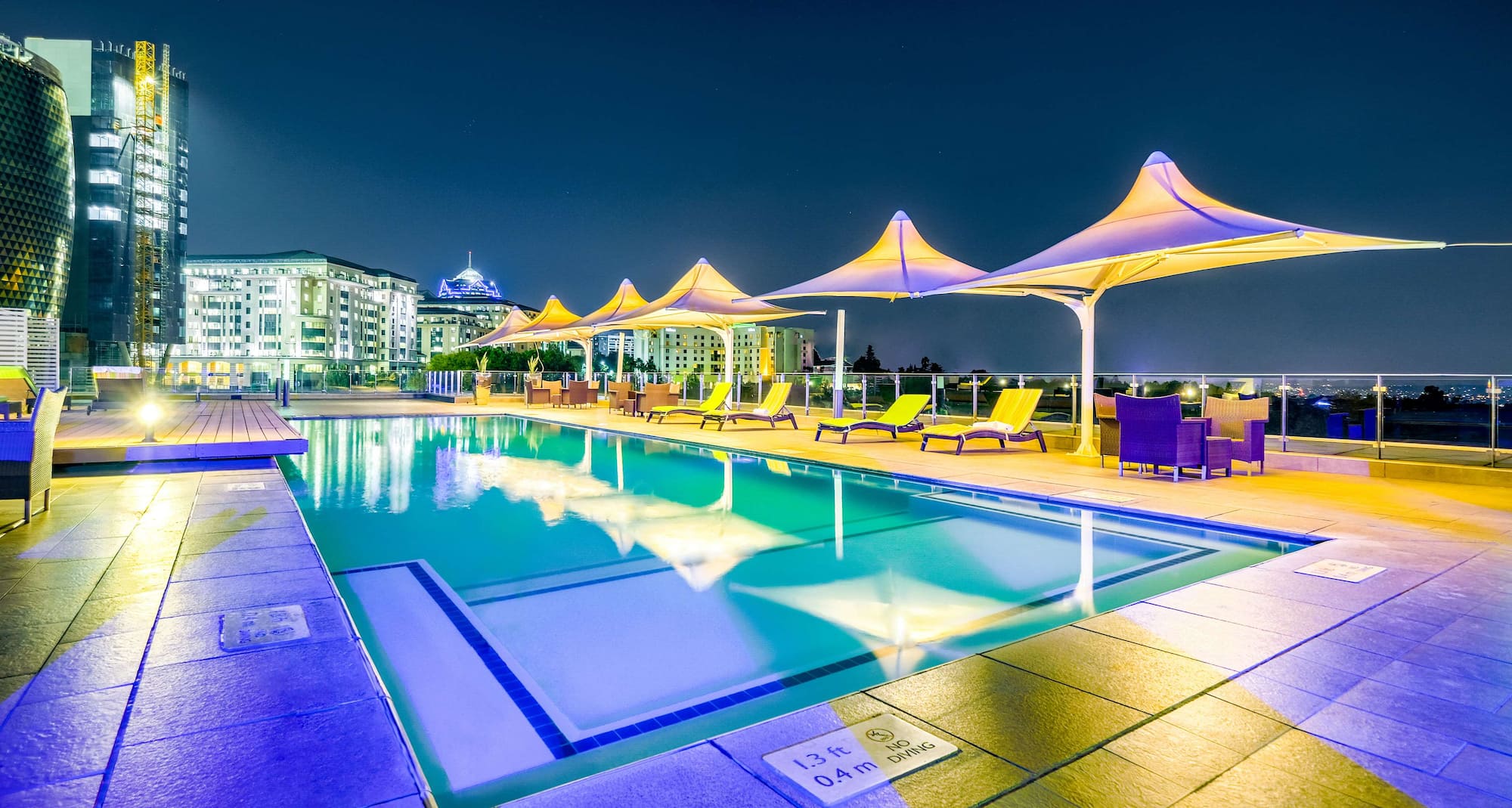 Radisson Blu Hotel Sandton, Johannesburg - Pool deck at the 8th floor