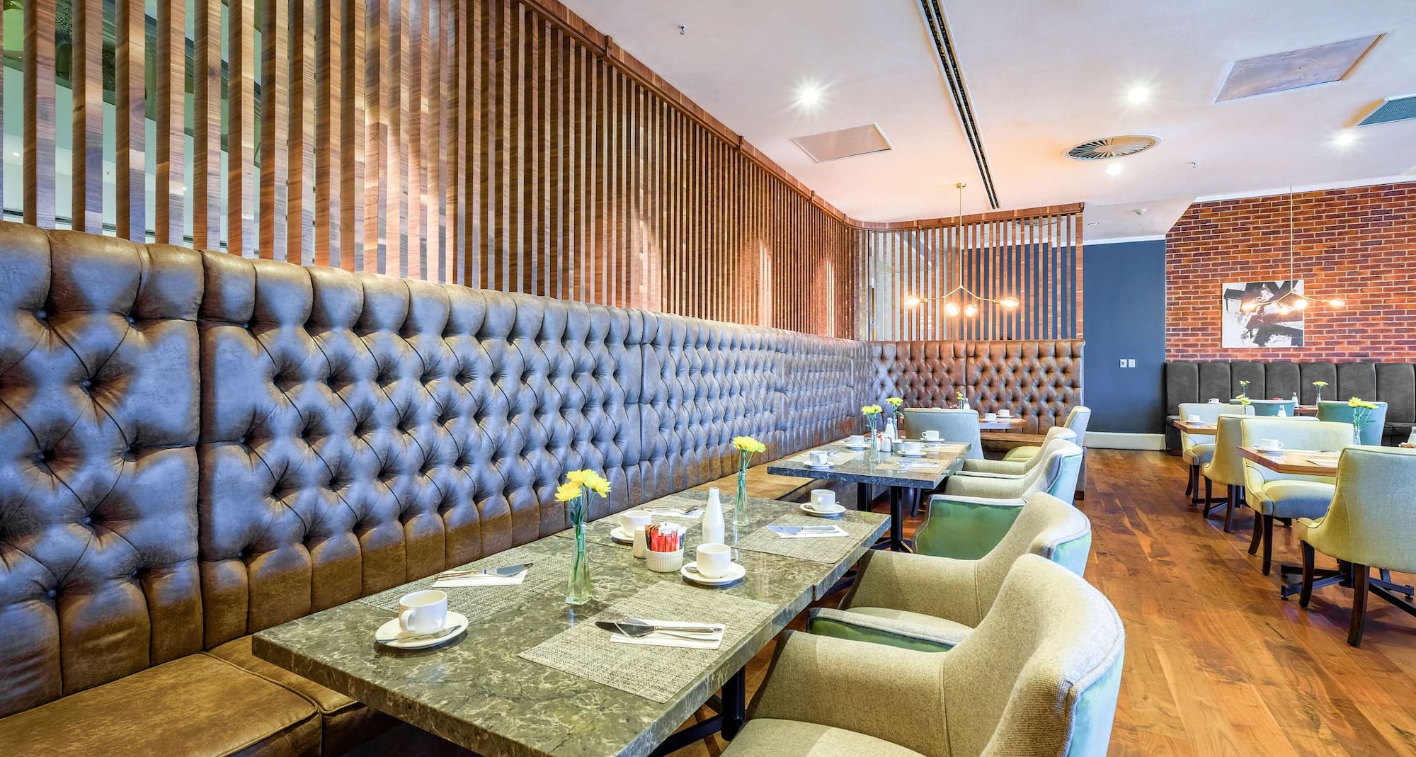 Radisson Blu Hotel Sandton, Johannesburg - Vivace Restaurant Tables