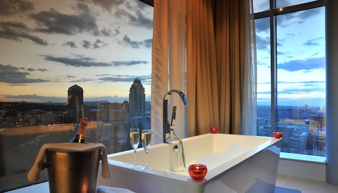 Radisson Blu Hotel Sandton, Johannesburg - Penthouse Romantic Bath