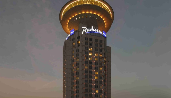 Radisson Blu Hotel Shanghai New World - Exterior