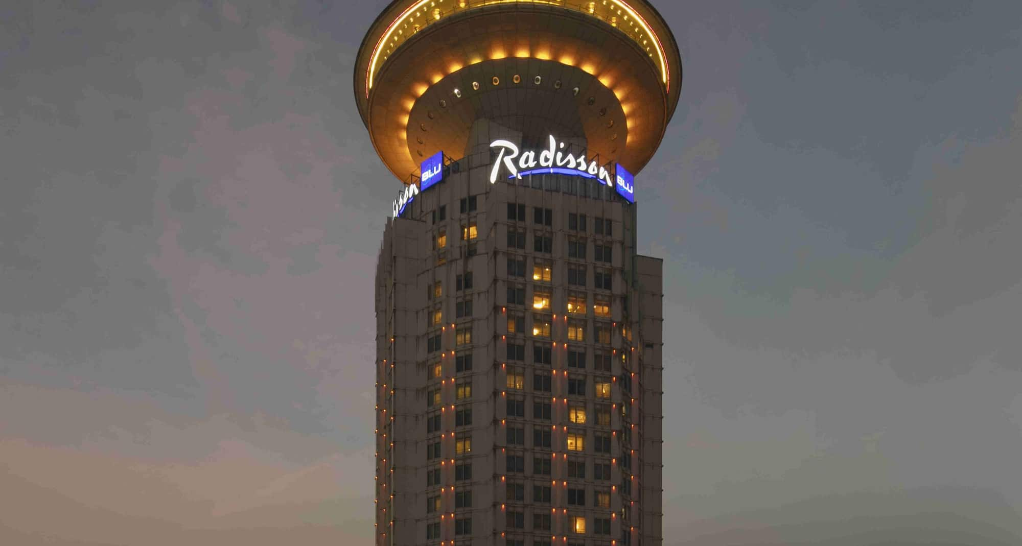 Radisson shanghai new world. Рэдиссон Шанхай. Radisson Blu Hotel Shanghai New World. Radisson Шанхай. Shanghai Marriott Marquis City Centre.