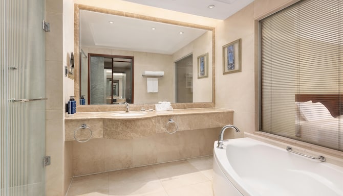 Radisson Blu Hotel, Shanghai New World - Superior Room