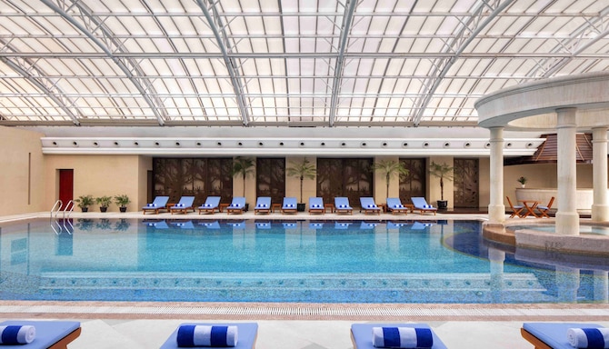 Radisson Blu Hotel, Shanghai New World - Pool