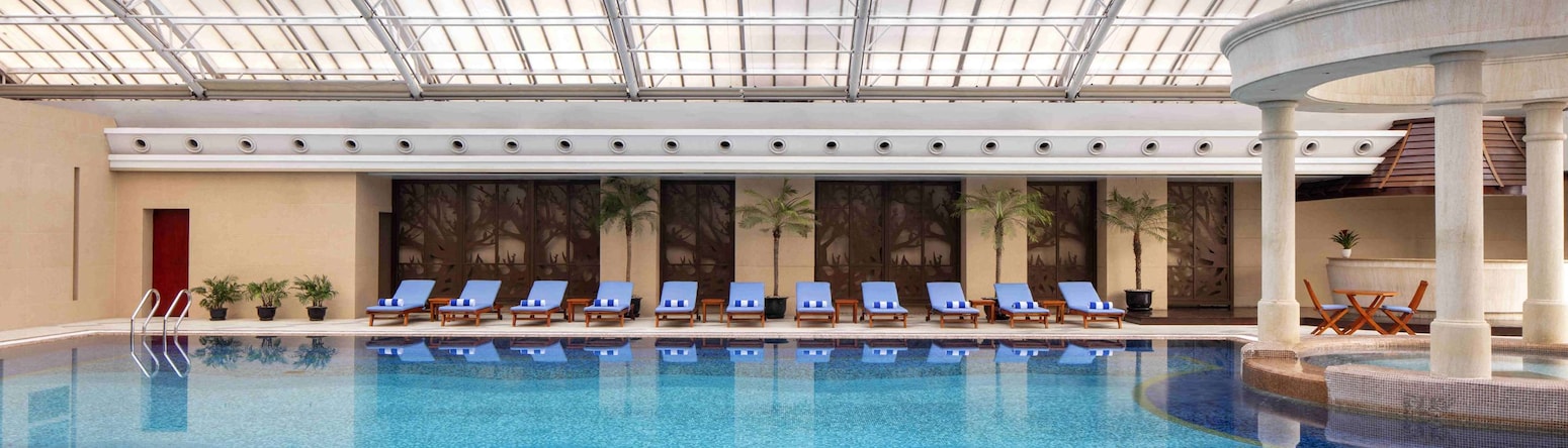 Radisson Blu Hotel, Shanghai New World - Pool