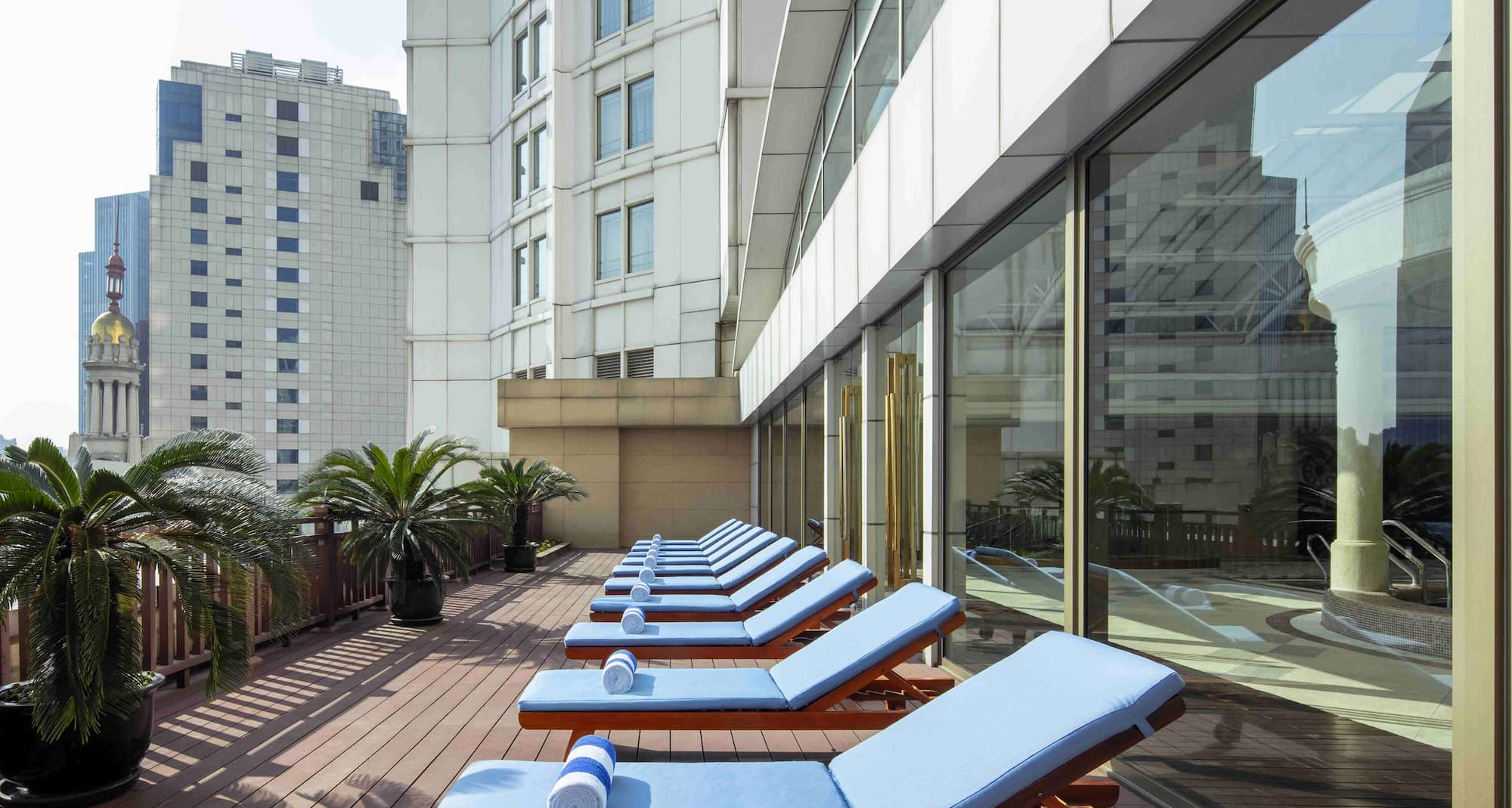 Radisson Blu Hotel, Shanghai New World - Pool