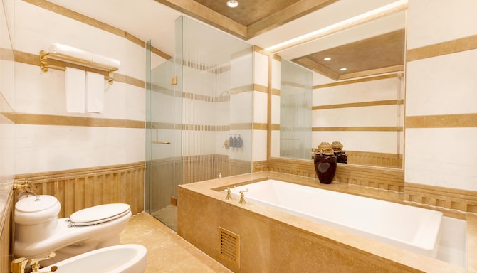 Radisson Blu Hotel, Shanghai New World - Presidential Suite