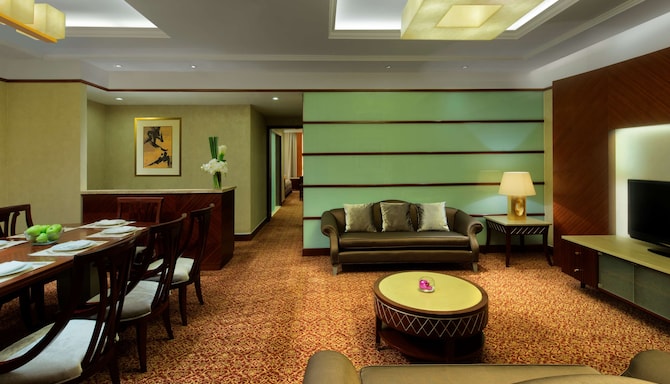 Radisson Blu Hotel, Shanghai New World - Family Suite Living Room