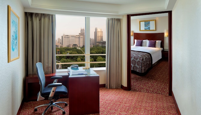 Radisson Blu Hotel, Shanghai New World - Junior Suite - Park View