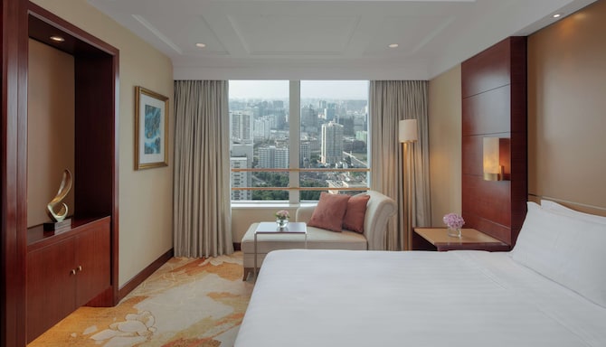 Radisson Blu Hotel, Shanghai New World - Business Class Executive Suite