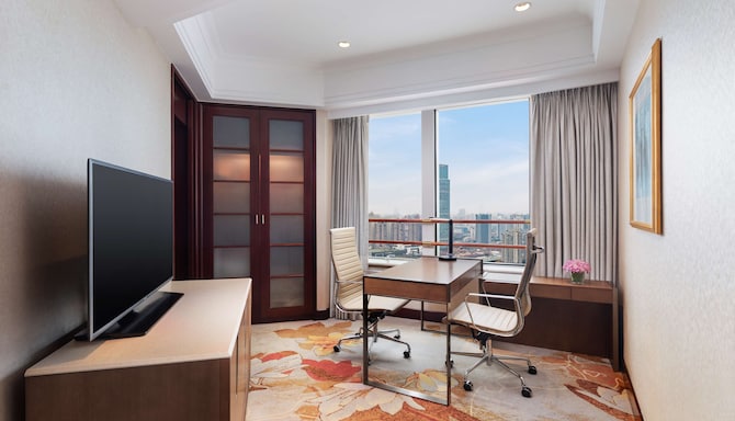 Radisson Blu Hotel, Shanghai New World - Junior Suite Living Room