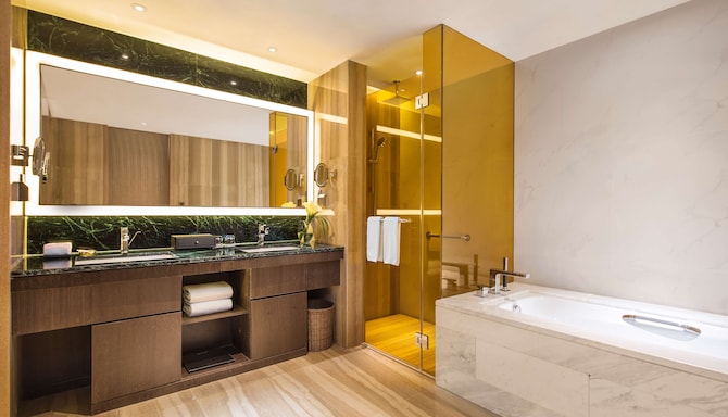 Radisson Blu Hotel, Shanghai Pudong Jinqiao - Suite bathroom