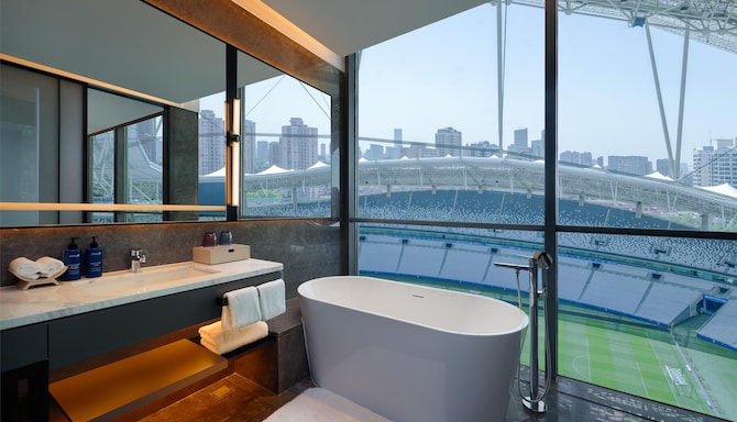 Radisson Blu Hotel, Shanghai Stadium - Executive Skyline View