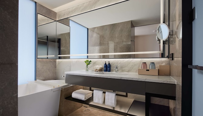 Radisson Blu Hotel, Shanghai Stadium - Executive Room Bathroom