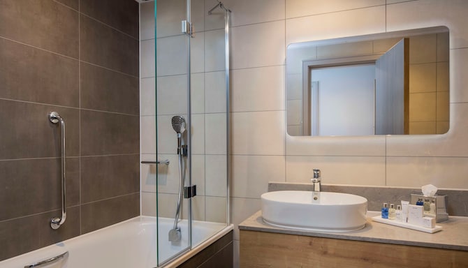 Radisson Blu Hotel, Sheffield - Guest bathroom