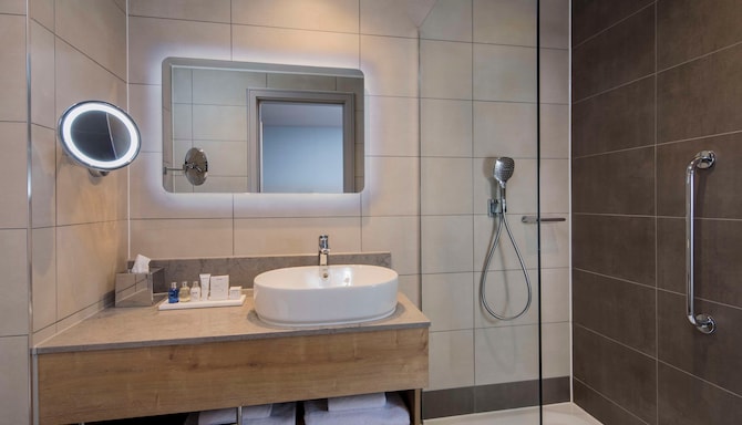 Radisson Blu Hotel, Sheffield - Guest bathroom