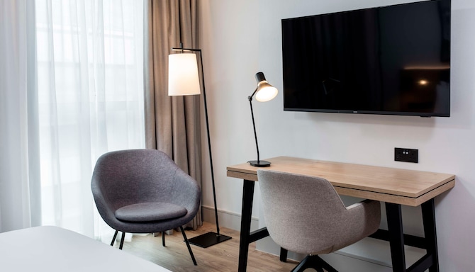 Radisson Blu Hotel, Sheffield - Standard Room & Superior Triple Room