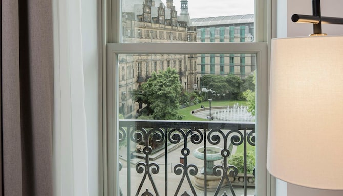 Radisson Blu Hotel, Sheffield - Premium Room with city garden view