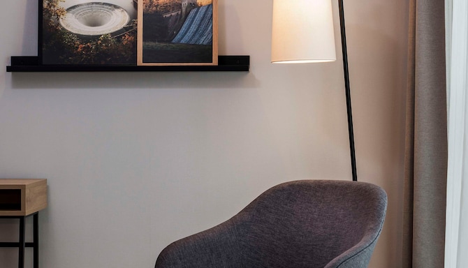 Radisson Blu Hotel, Sheffield - Guest room artwork