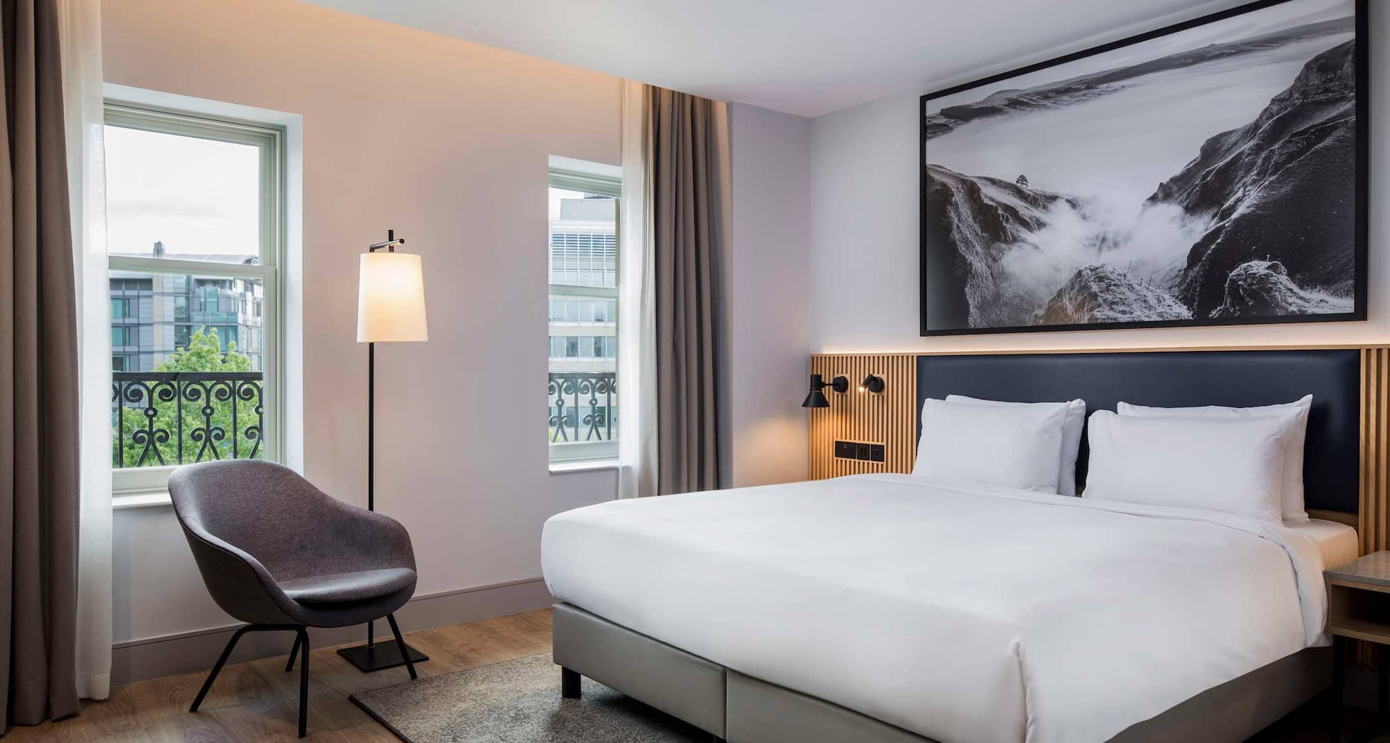 Radisson Blu Hotel, Sheffield - Premium Room with city garden view