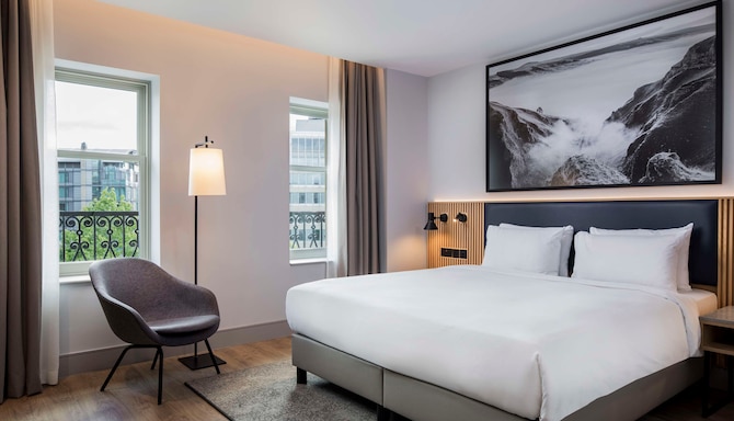 Radisson Blu Hotel, Sheffield - Premium Room with city garden view