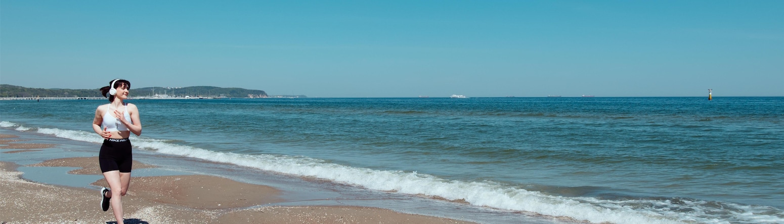 Radisson Blu Hotel, Sopot - Running by the beach