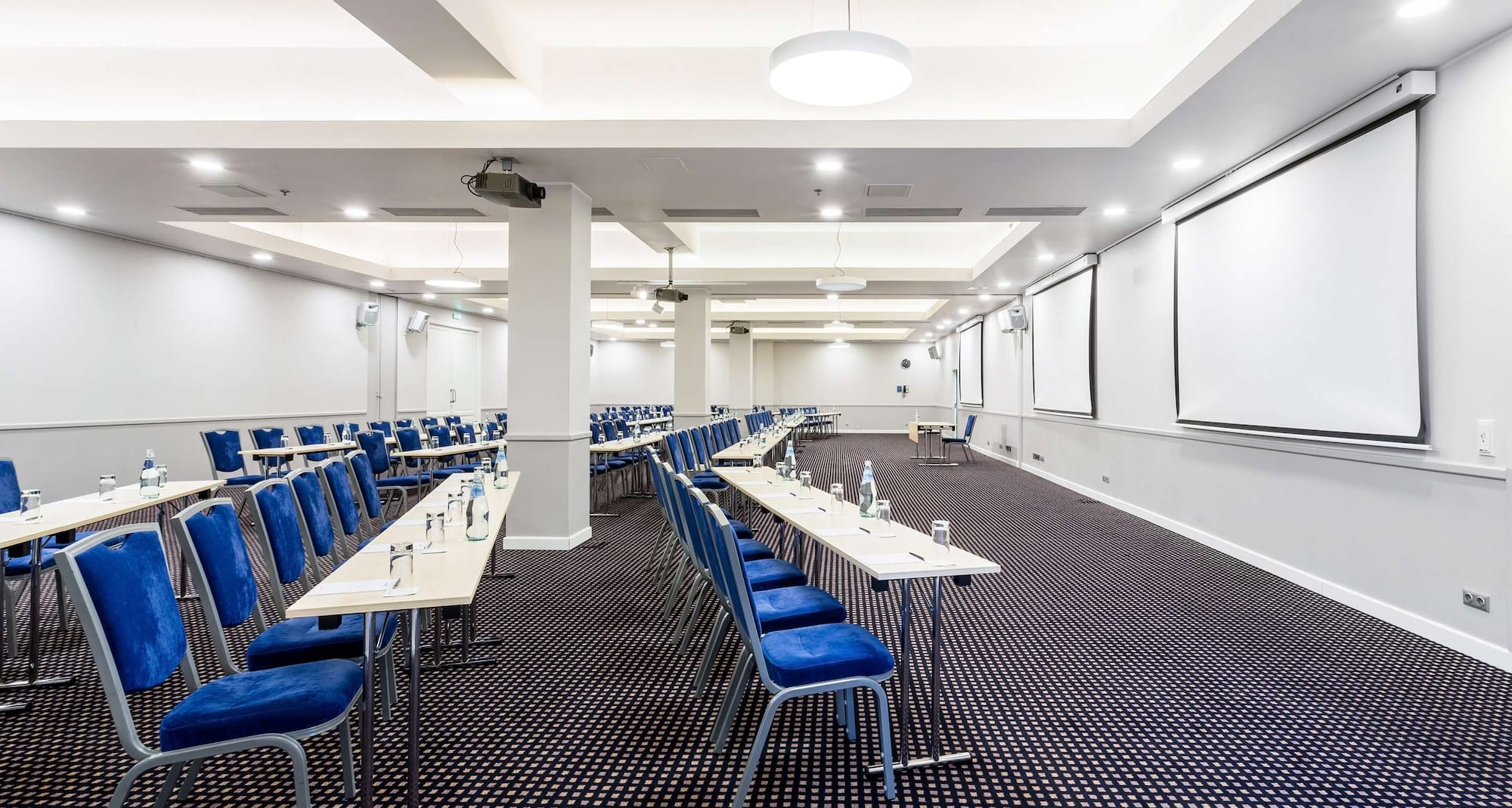 Radisson Blu Hotel and Spa, Daugava Riga - Daugava ballroom with classroom setup