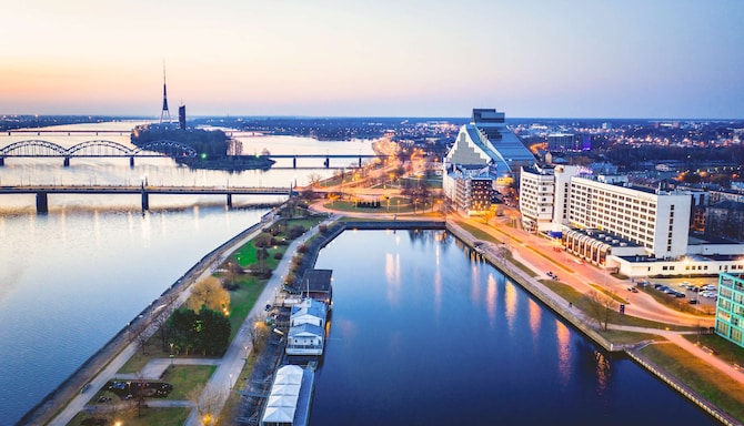 Radisson Blu Hotel and Spa, Daugava Riga - Exterior and Daugava River view