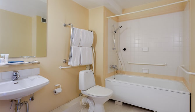 Radisson Blu Hotel & Spa, Daugava Riga - Гостевая комната с ванной