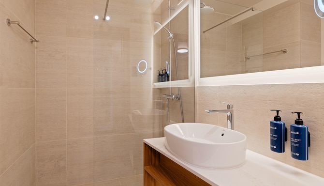 Radisson Blu Hotel & Spa, Daugava Riga - Junior Suite Bathroom
