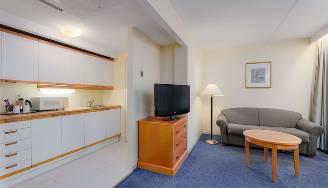 Radisson Blu Hotel & Spa, Daugava Riga - Люкс кухня / мини-кухня