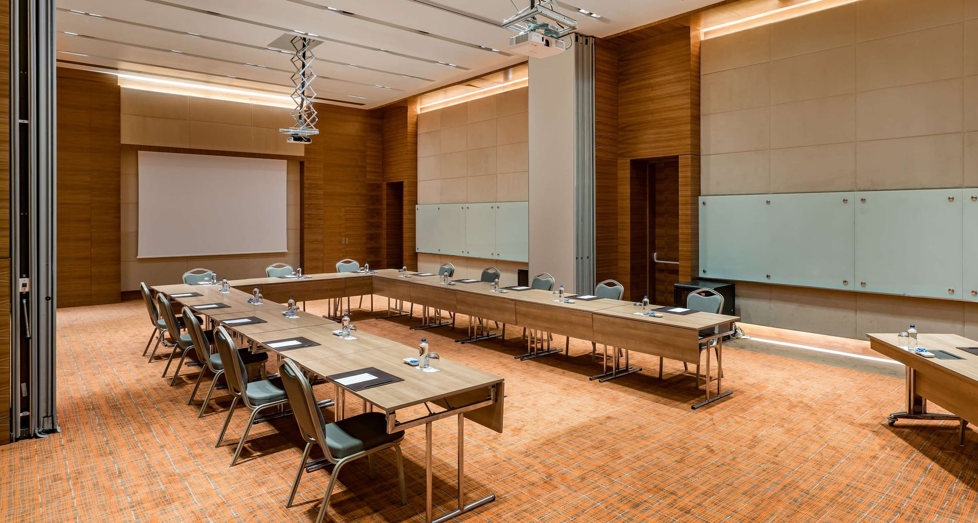 Radisson Blu Hotel & Spa, Istanbul Tuzla - Cubuklu meeting room