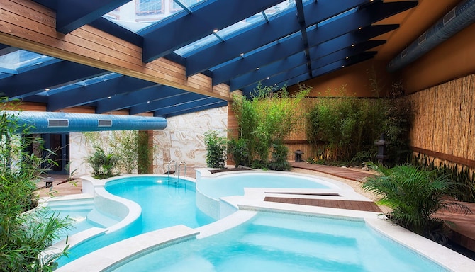 Radisson Blu Hotel & Spa, Istanbul Tuzla - Bamboo Garden whirlpool baths