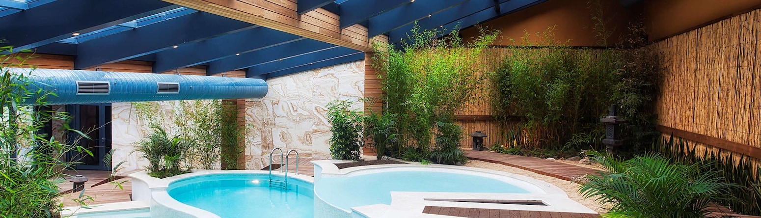 Radisson Blu Hotel & Spa, Istanbul Tuzla - гидромассажные ванны в бамбуковом саду